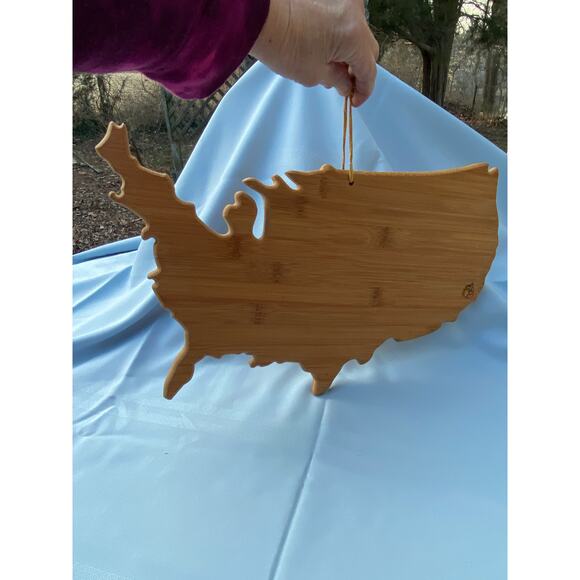 All Wood Cutting Serving Board shaped like America / USA / United States EUC - Picture 12 of 14